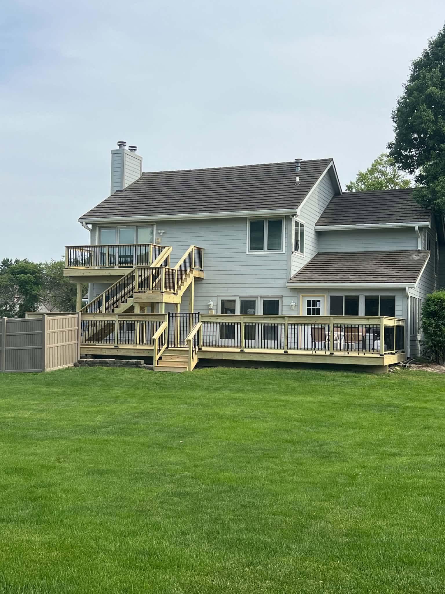 Two-story multi-level deck